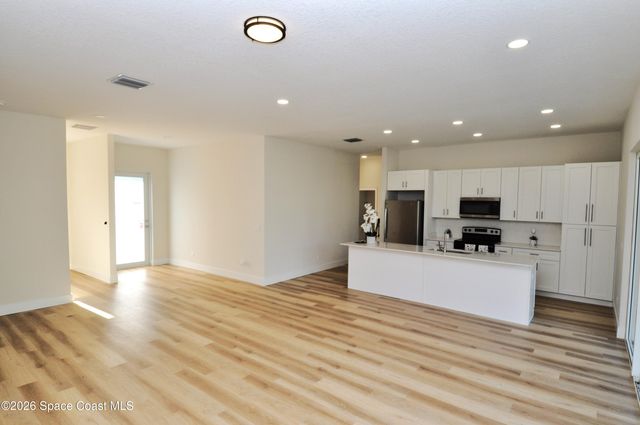 1043 Walden Boulevard SE, Palm Bay, FL 32909