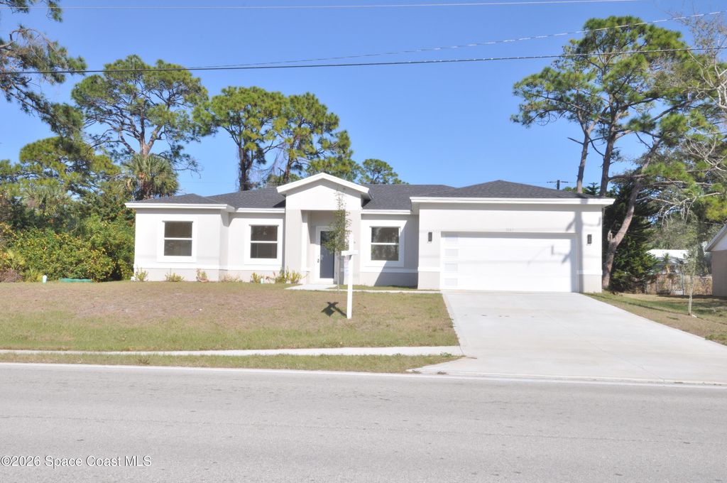 1043 Walden Boulevard SE, Palm Bay, FL 32909