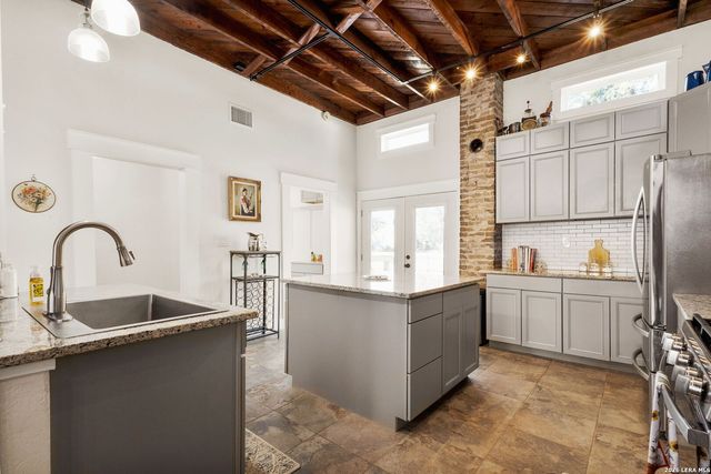 400 N Bowie, Seguin, TX 78155