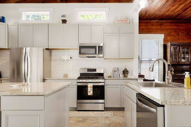 400 N Bowie, Seguin, TX 78155