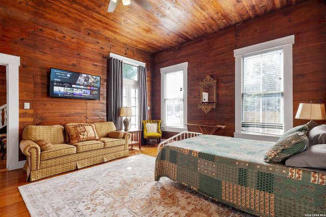 400 N Bowie, Seguin, TX 78155