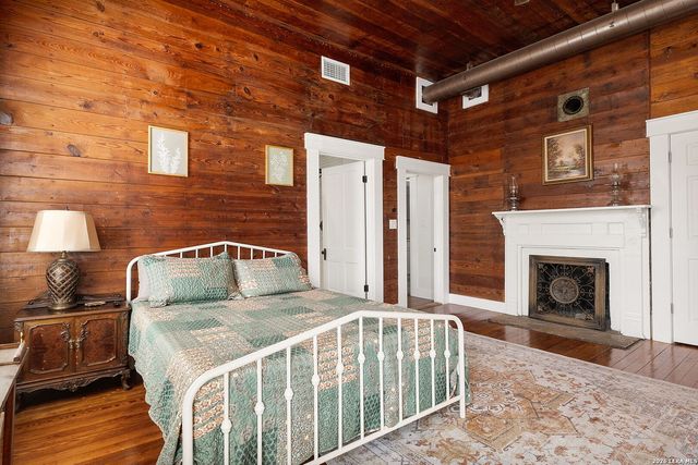 400 N Bowie, Seguin, TX 78155