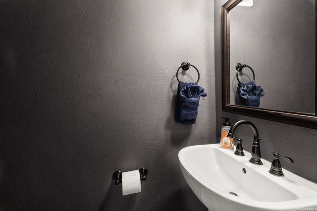 400 N Bowie, Seguin, TX 78155