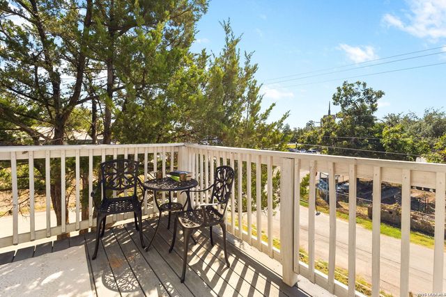 400 N Bowie, Seguin, TX 78155