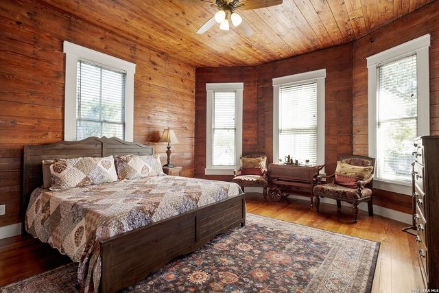 400 N Bowie, Seguin, TX 78155