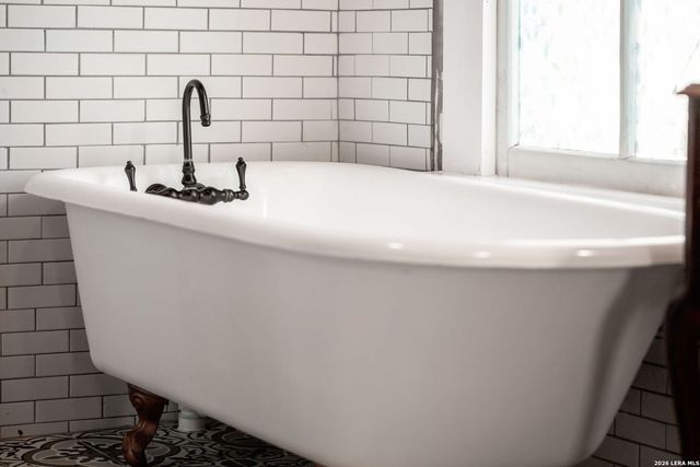 400 N Bowie, Seguin, TX 78155