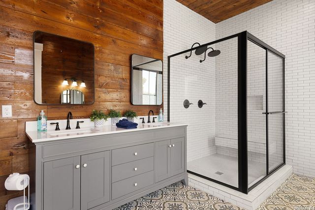 400 N Bowie, Seguin, TX 78155