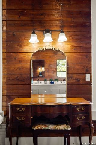 400 N Bowie, Seguin, TX 78155