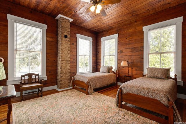 400 N Bowie, Seguin, TX 78155