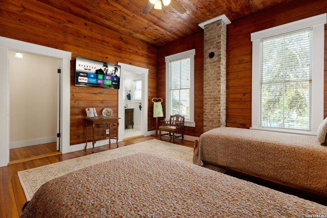 400 N Bowie, Seguin, TX 78155