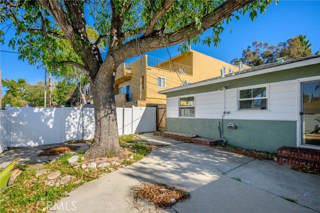 10230 Silverton 1, Tujunga (los Angeles), CA 91042