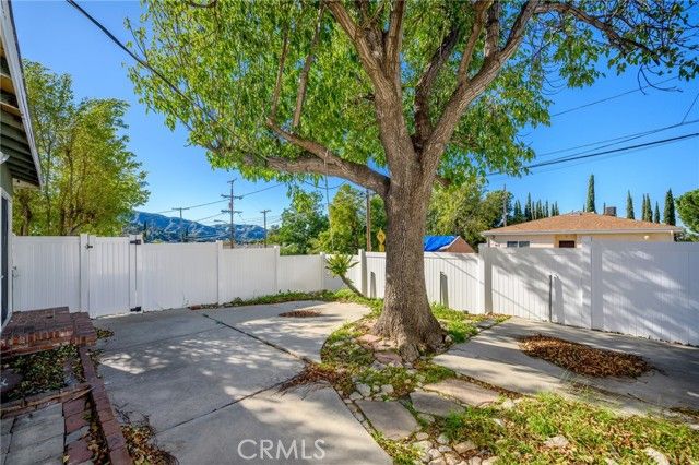 10230 Silverton 1, Tujunga (los Angeles), CA 91042
