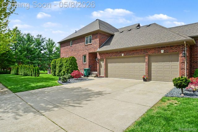 6086 Admiral Court, Washington Township, MI 48094
