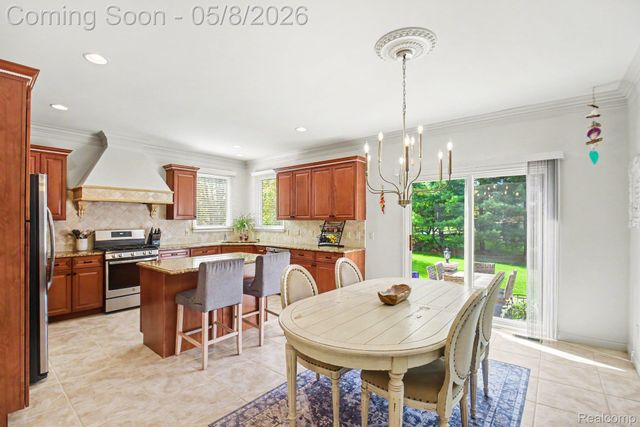 6086 Admiral Court, Washington Township, MI 48094