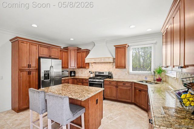 6086 Admiral Court, Washington Township, MI 48094