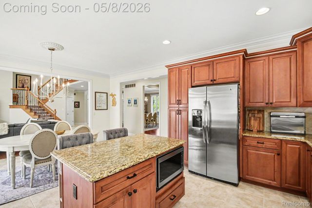 6086 Admiral Court, Washington Township, MI 48094