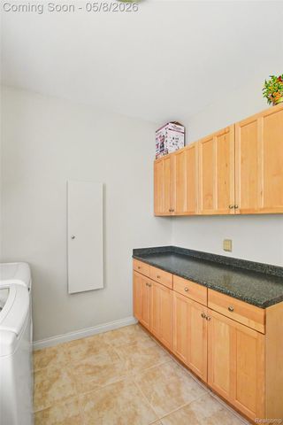 6086 Admiral Court, Washington Township, MI 48094