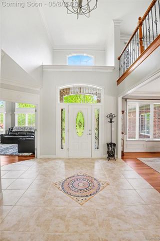 6086 Admiral Court, Washington Township, MI 48094