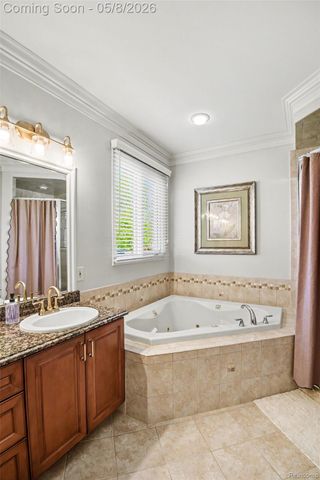 6086 Admiral Court, Washington Township, MI 48094