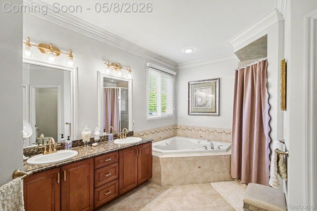 6086 Admiral Court, Washington Township, MI 48094