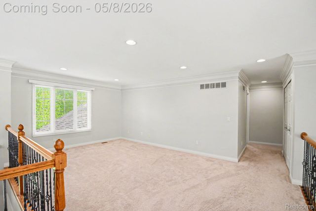 6086 Admiral Court, Washington Township, MI 48094