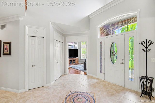 6086 Admiral Court, Washington Township, MI 48094
