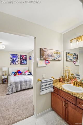 6086 Admiral Court, Washington Township, MI 48094