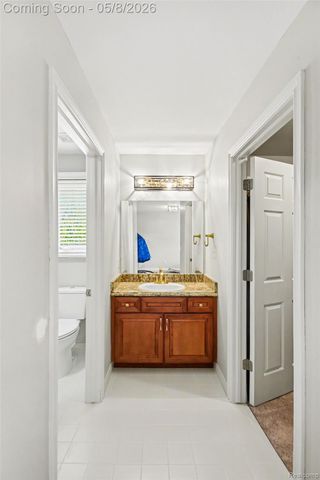 6086 Admiral Court, Washington Township, MI 48094