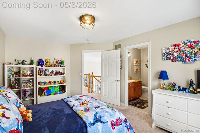 6086 Admiral Court, Washington Township, MI 48094