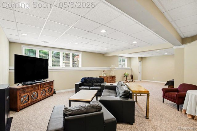 6086 Admiral Court, Washington Township, MI 48094