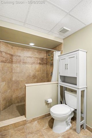 6086 Admiral Court, Washington Township, MI 48094