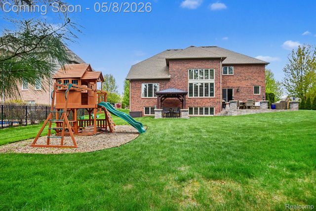 6086 Admiral Court, Washington Township, MI 48094