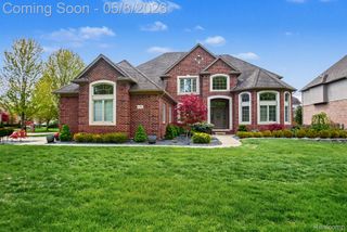 6086 Admiral Court, Washington Township, MI 48094