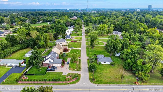 25275 Ravine Street, Southfield, MI 48033