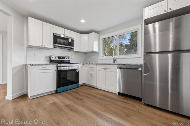 25275 Ravine Street, Southfield, MI 48033