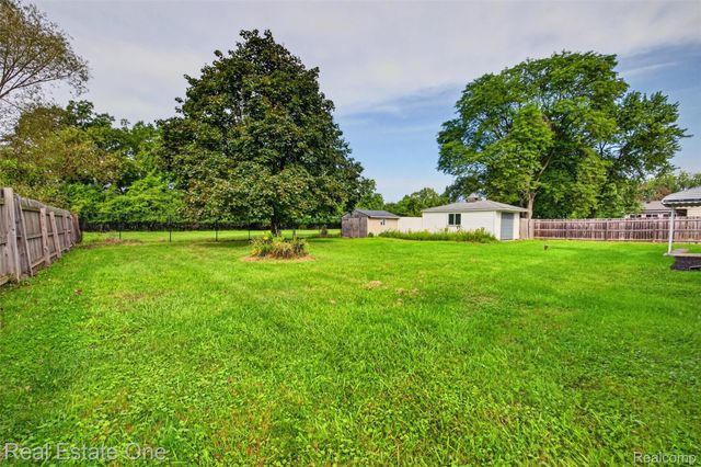 25275 Ravine Street, Southfield, MI 48033