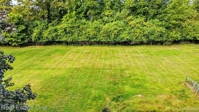 25275 Ravine Street, Southfield, MI 48033