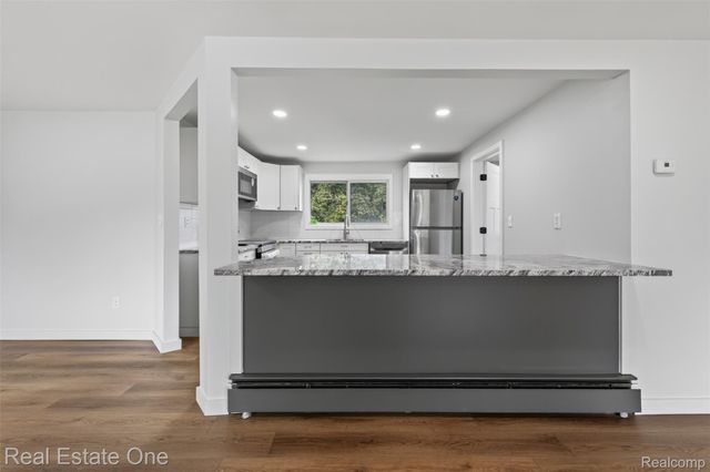25275 Ravine Street, Southfield, MI 48033