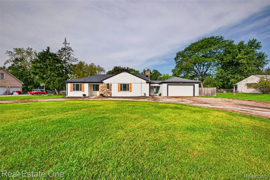 25275 Ravine Street, Southfield, MI 48033