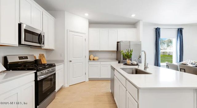 9236 COUNTRY HOUSE Drive, Jacksonville, FL 32219