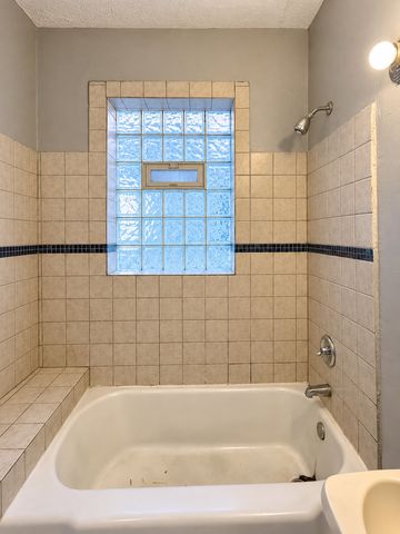 7637 S Eberhart Avenue, Chicago, IL 60619
