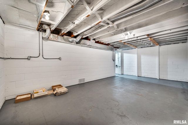 228 N KICKAPOO Terrace, Peoria, IL 61604