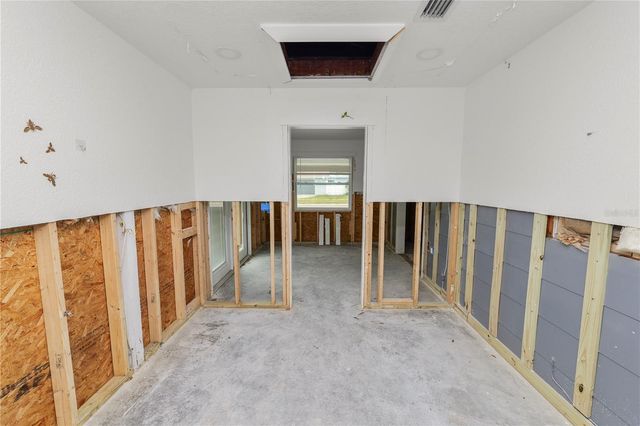 8100 OVERLOOK PLACE NE, St Petersburg, FL 33702