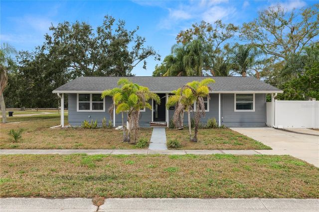 8100 OVERLOOK PLACE NE, St Petersburg, FL 33702