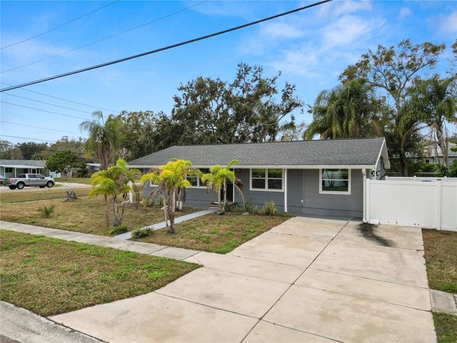 8100 OVERLOOK PLACE NE, St Petersburg, FL 33702