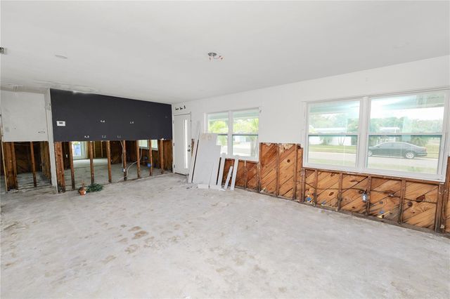 8100 OVERLOOK PLACE NE, St Petersburg, FL 33702