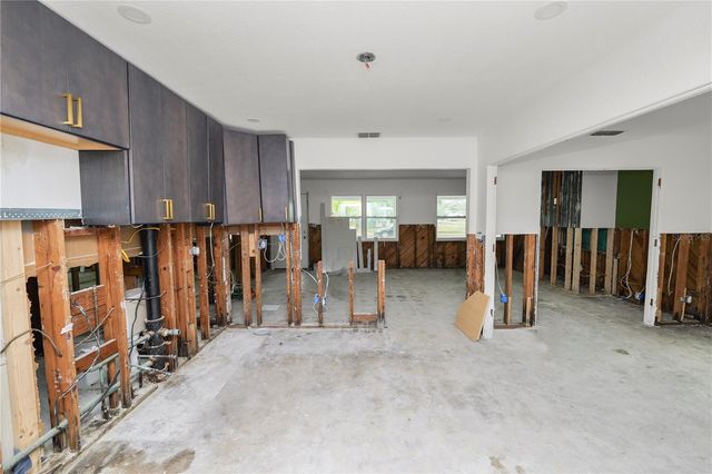 8100 OVERLOOK PLACE NE, St Petersburg, FL 33702