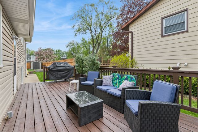 1105 E Barberry Lane, Mount Prospect, IL 60056