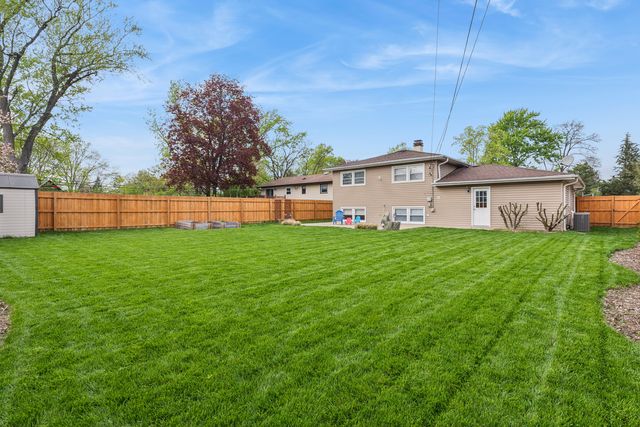 1105 E Barberry Lane, Mount Prospect, IL 60056