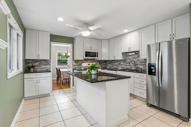 1105 E Barberry Lane, Mount Prospect, IL 60056
